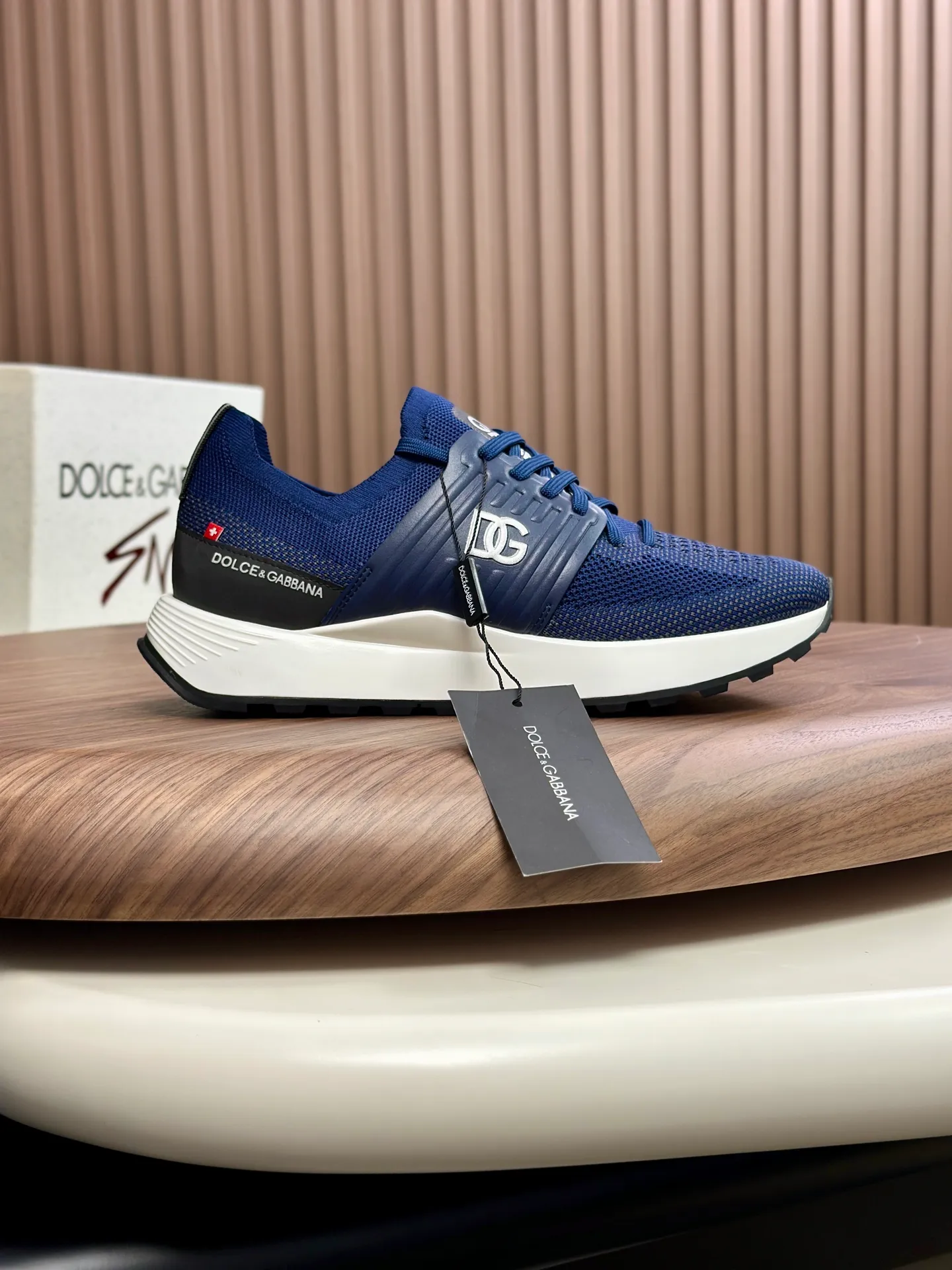 💰720••New arrivals••Dolce&Gabbana••DG✔️High-end men’s sports•casual shoes. Original goods from top counters. Original imported cowhide, multi-material splicing design ➕Imported cowhide lining, cowhide feet ➕Original TPR elastic outsole.  Size: 39-44 (38, 45 customized)